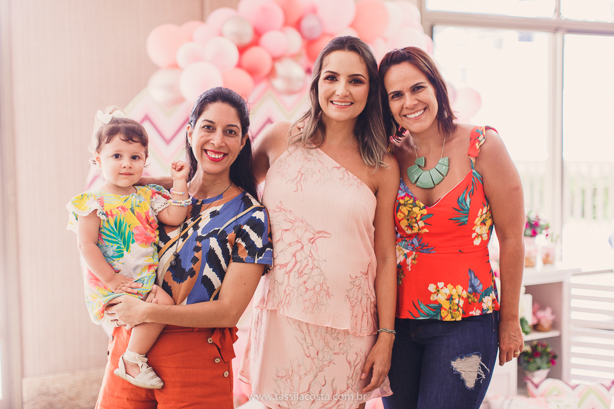 foto de chá bebê, decoração linda de chá de bebê, mãe de menina, decoração de chá de bebê de menina, decoração rosa e branca de chá de bebê, tássila costa fotografia, sandra festas, decoração de chá de bebê em Vila Velha ES, pais de primeira viagem