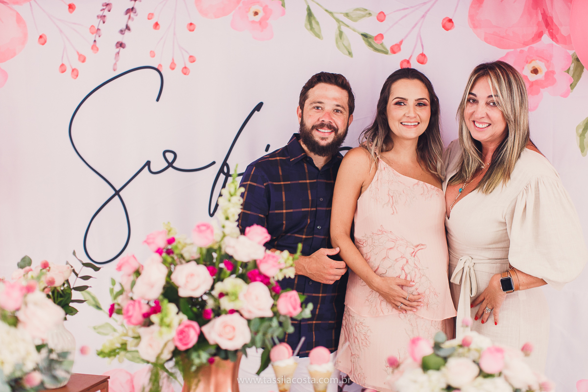 foto de chá bebê, decoração linda de chá de bebê, mãe de menina, decoração de chá de bebê de menina, decoração rosa e branca de chá de bebê, tássila costa fotografia, sandra festas, decoração de chá de bebê em Vila Velha ES, pais de primeira viagem