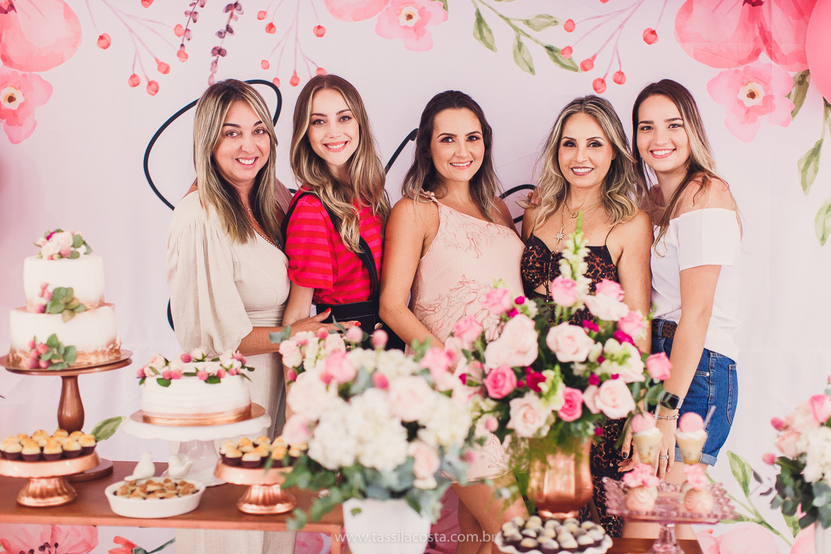 foto de chá bebê, decoração linda de chá de bebê, mãe de menina, decoração de chá de bebê de menina, decoração rosa e branca de chá de bebê, tássila costa fotografia, sandra festas, decoração de chá de bebê em Vila Velha ES, pais de primeira viagem