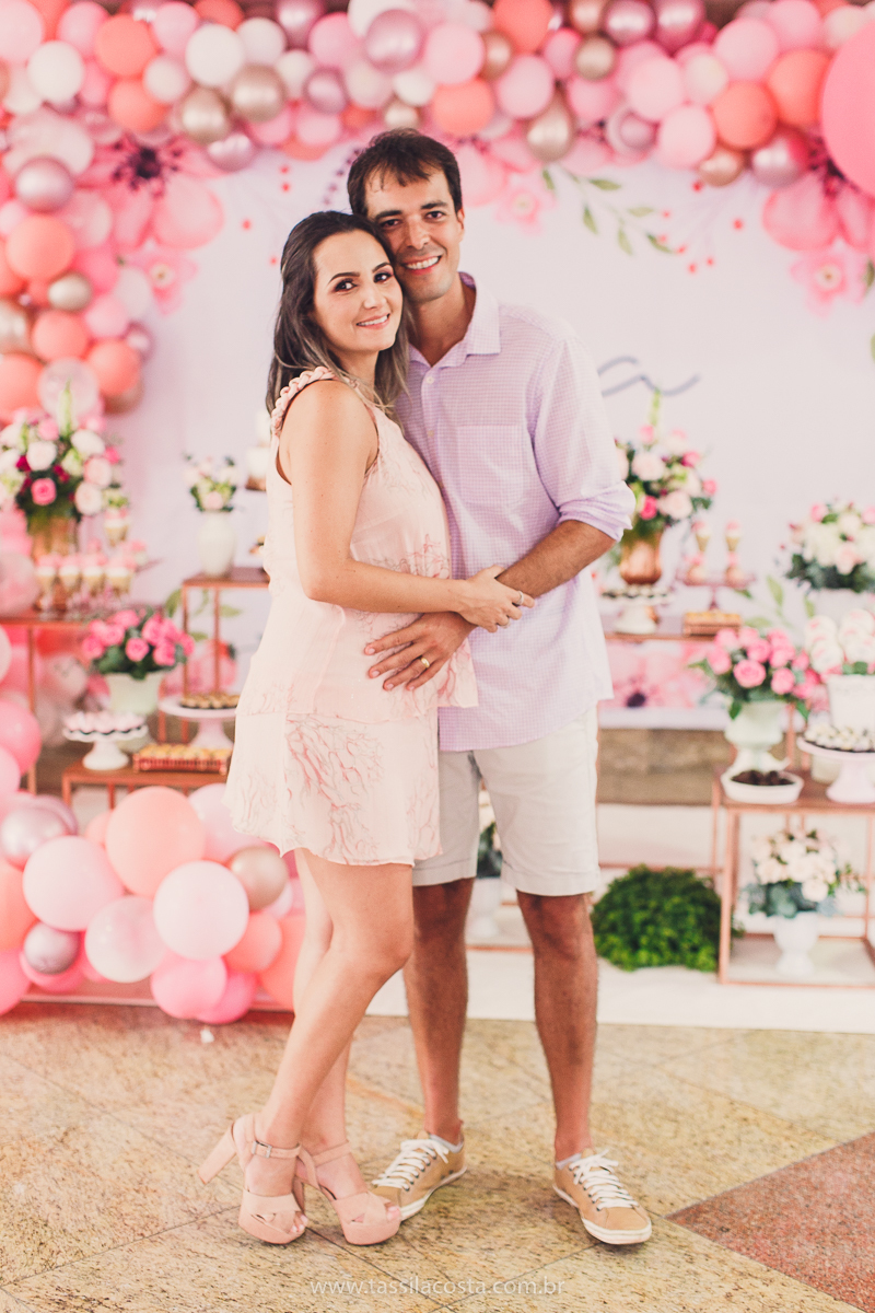 foto de chá bebê, decoração linda de chá de bebê, mãe de menina, decoração de chá de bebê de menina, decoração rosa e branca de chá de bebê, tássila costa fotografia, sandra festas, decoração de chá de bebê em Vila Velha ES, pais de primeira viagem