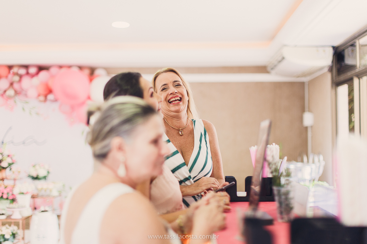 foto de chá bebê, decoração linda de chá de bebê, mãe de menina, decoração de chá de bebê de menina, decoração rosa e branca de chá de bebê, tássila costa fotografia, sandra festas, decoração de chá de bebê em Vila Velha ES, pais de primeira viagem