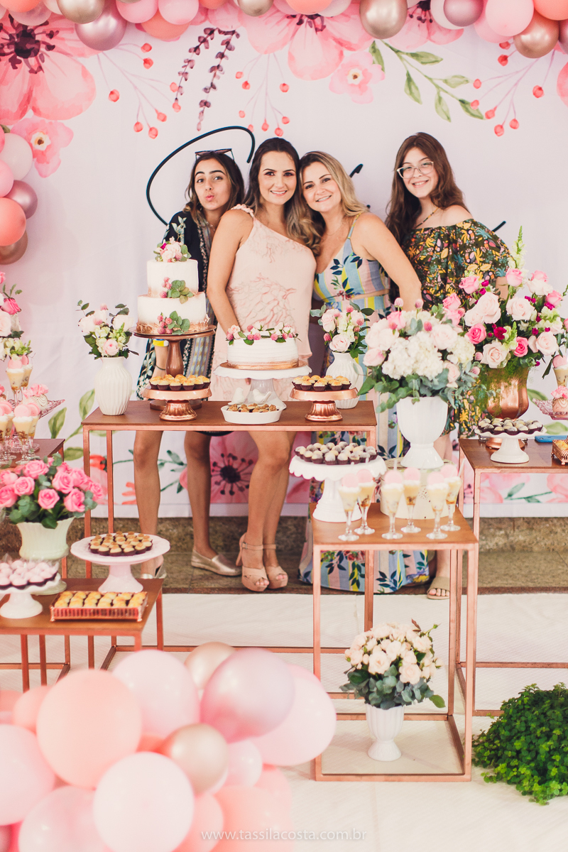 foto de chá bebê, decoração linda de chá de bebê, mãe de menina, decoração de chá de bebê de menina, decoração rosa e branca de chá de bebê, tássila costa fotografia, sandra festas, decoração de chá de bebê em Vila Velha ES, pais de primeira viagem