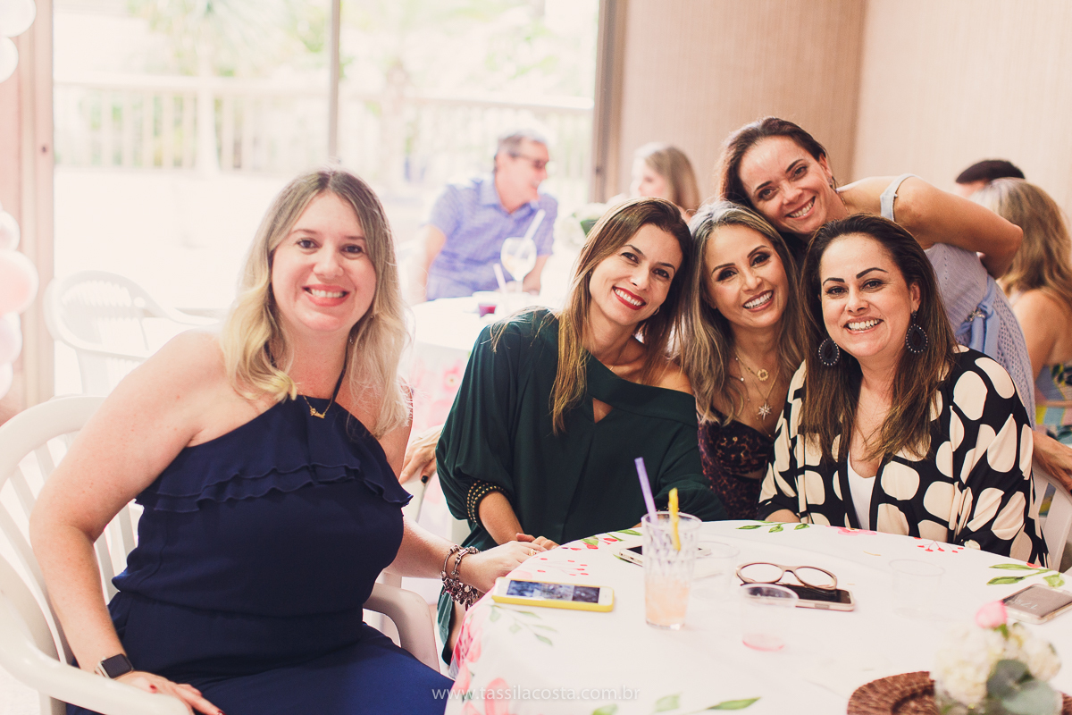 foto de chá bebê, decoração linda de chá de bebê, mãe de menina, decoração de chá de bebê de menina, decoração rosa e branca de chá de bebê, tássila costa fotografia, sandra festas, decoração de chá de bebê em Vila Velha ES, pais de primeira viagem