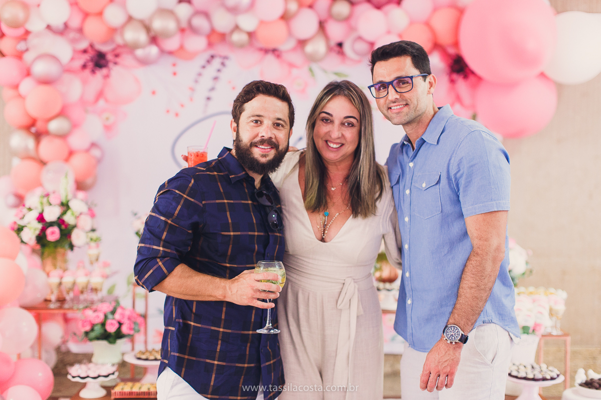 foto de chá bebê, decoração linda de chá de bebê, mãe de menina, decoração de chá de bebê de menina, decoração rosa e branca de chá de bebê, tássila costa fotografia, sandra festas, decoração de chá de bebê em Vila Velha ES, pais de primeira viagem