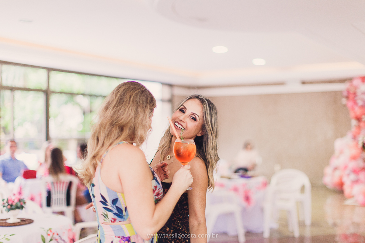 foto de chá bebê, decoração linda de chá de bebê, mãe de menina, decoração de chá de bebê de menina, decoração rosa e branca de chá de bebê, tássila costa fotografia, sandra festas, decoração de chá de bebê em Vila Velha ES, pais de primeira viagem