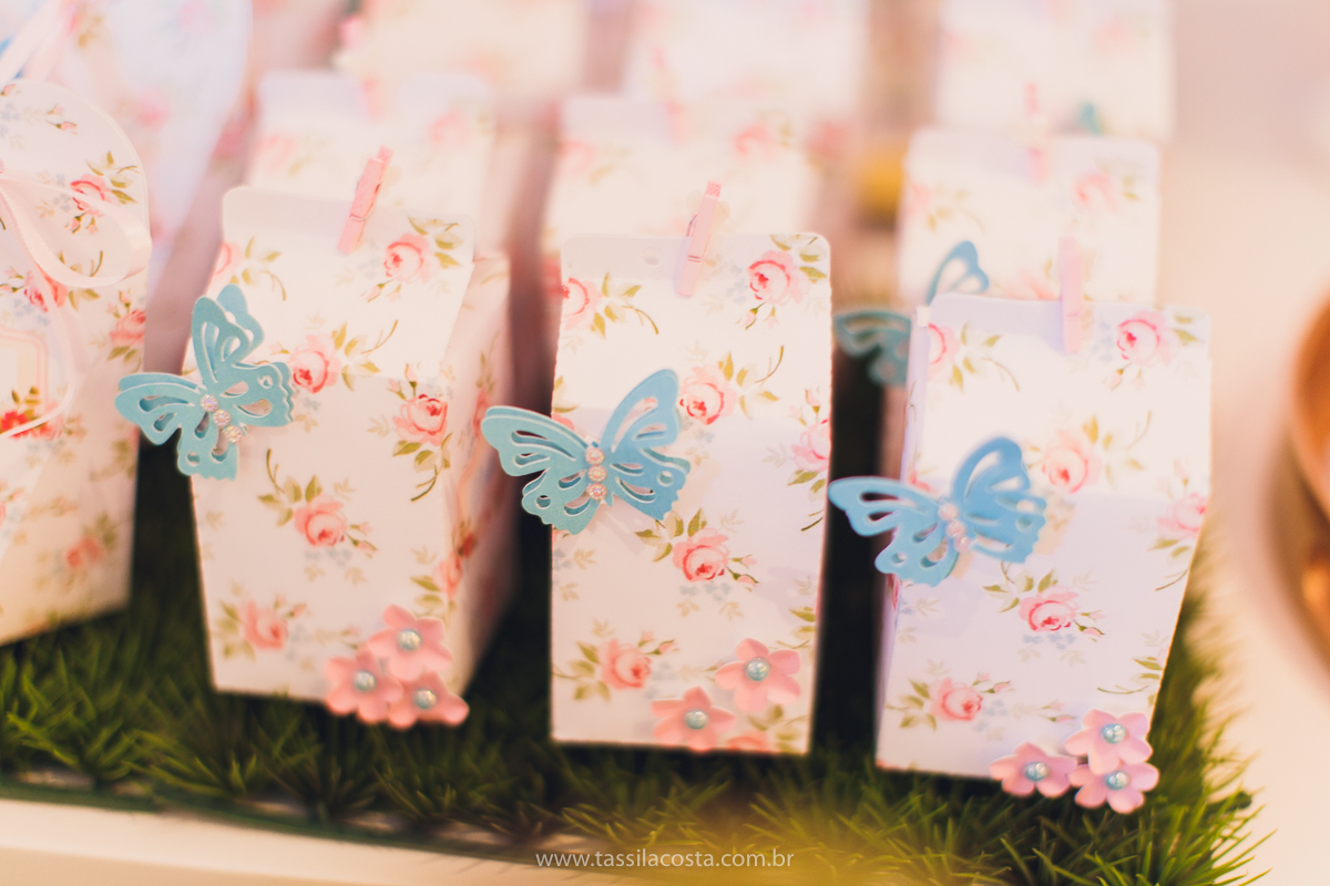 festa infantil linda, na Praia da Costa, Vila Velha, ES, tema Jardim, Jardim da Bettina, festa de menina, festa rosa para aniversário de 1 ano, primeiro ano da minha filha, vestido lindo para vestir no aniversário de 1 ano, fotografia de festa infantil