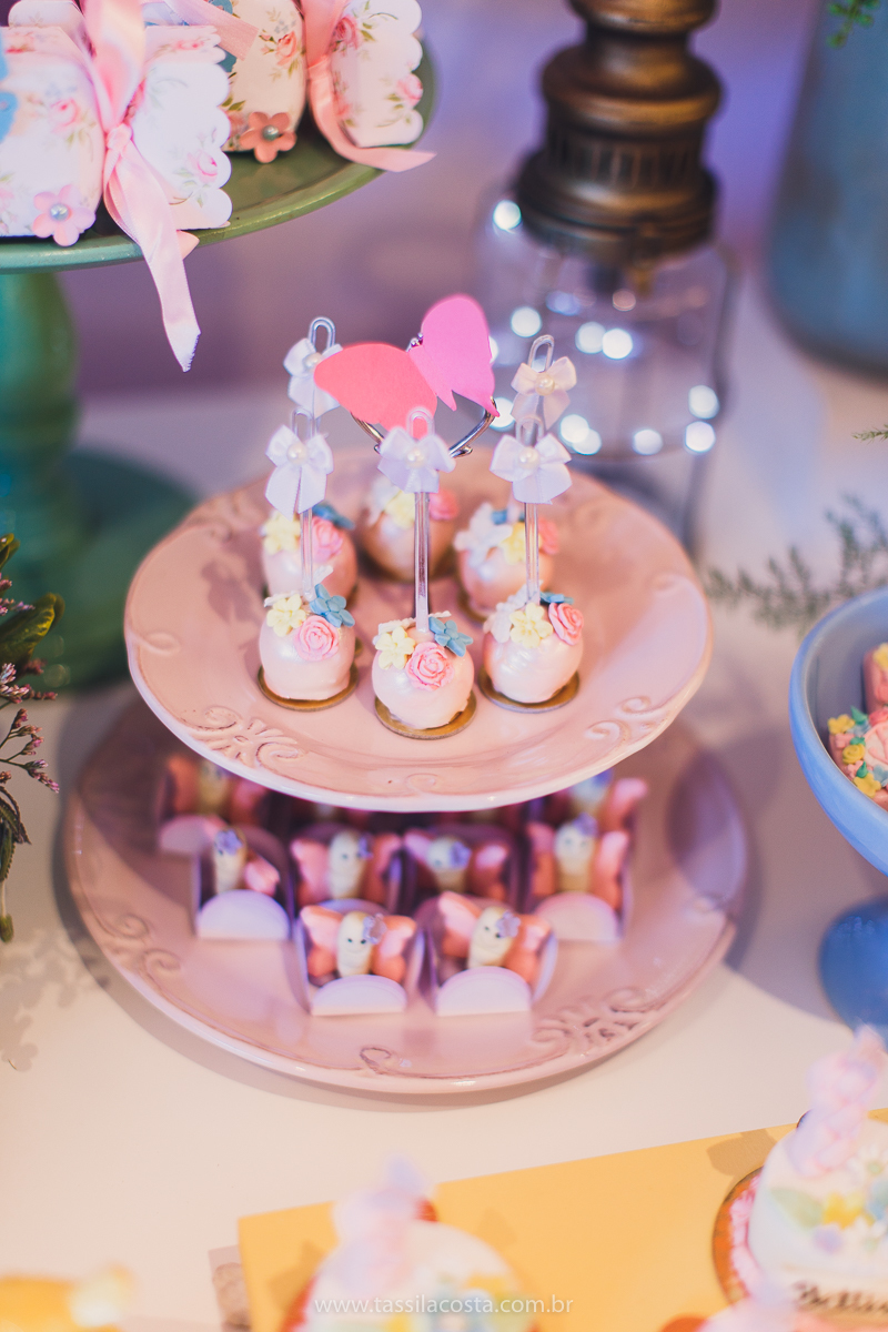 festa infantil linda, na Praia da Costa, Vila Velha, ES, tema Jardim, Jardim da Bettina, festa de menina, festa rosa para aniversário de 1 ano, primeiro ano da minha filha, vestido lindo para vestir no aniversário de 1 ano, fotografia de festa infantil