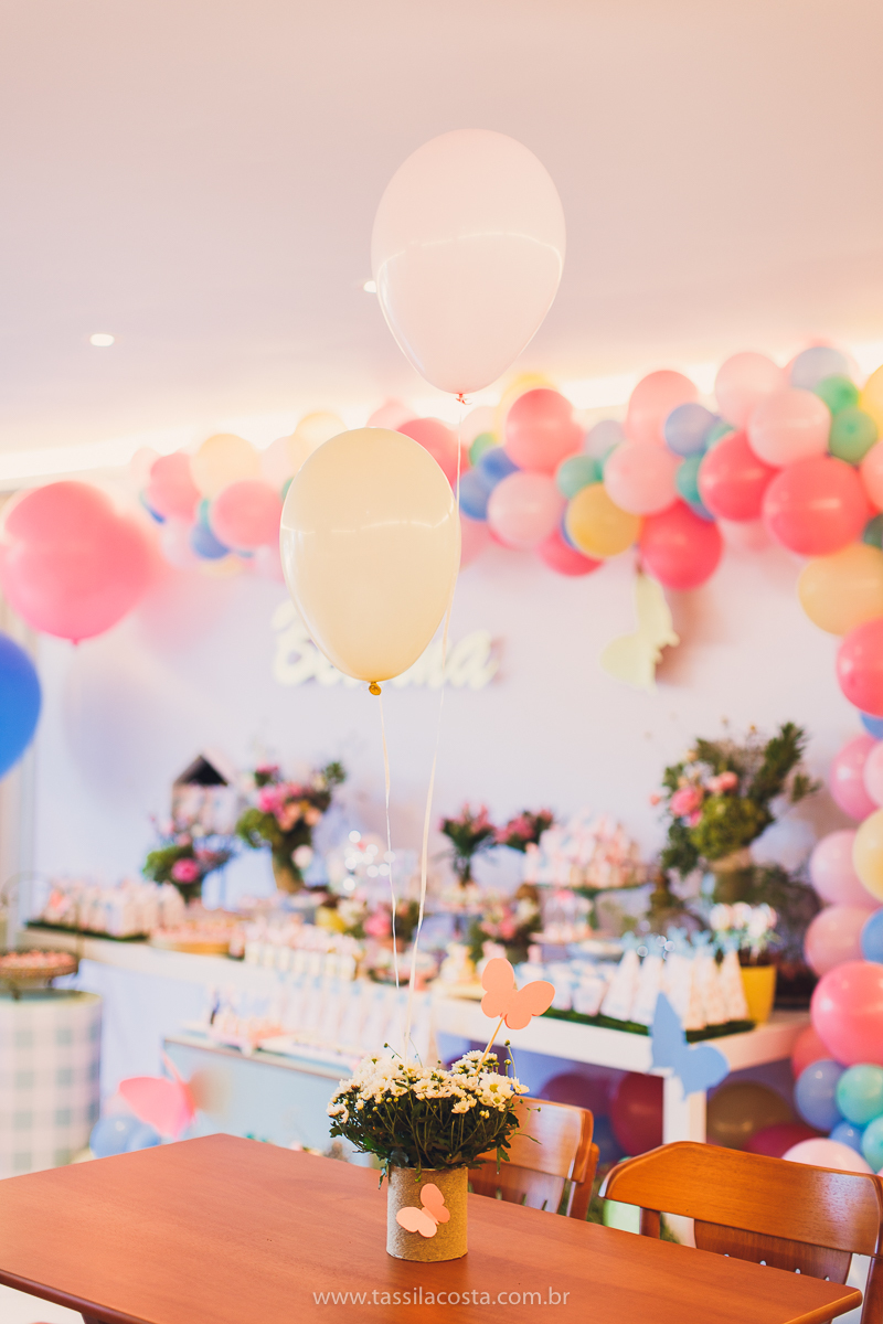 festa infantil linda, na Praia da Costa, Vila Velha, ES, tema Jardim, Jardim da Bettina, festa de menina, festa rosa para aniversário de 1 ano, primeiro ano da minha filha, vestido lindo para vestir no aniversário de 1 ano, fotografia de festa infantil
