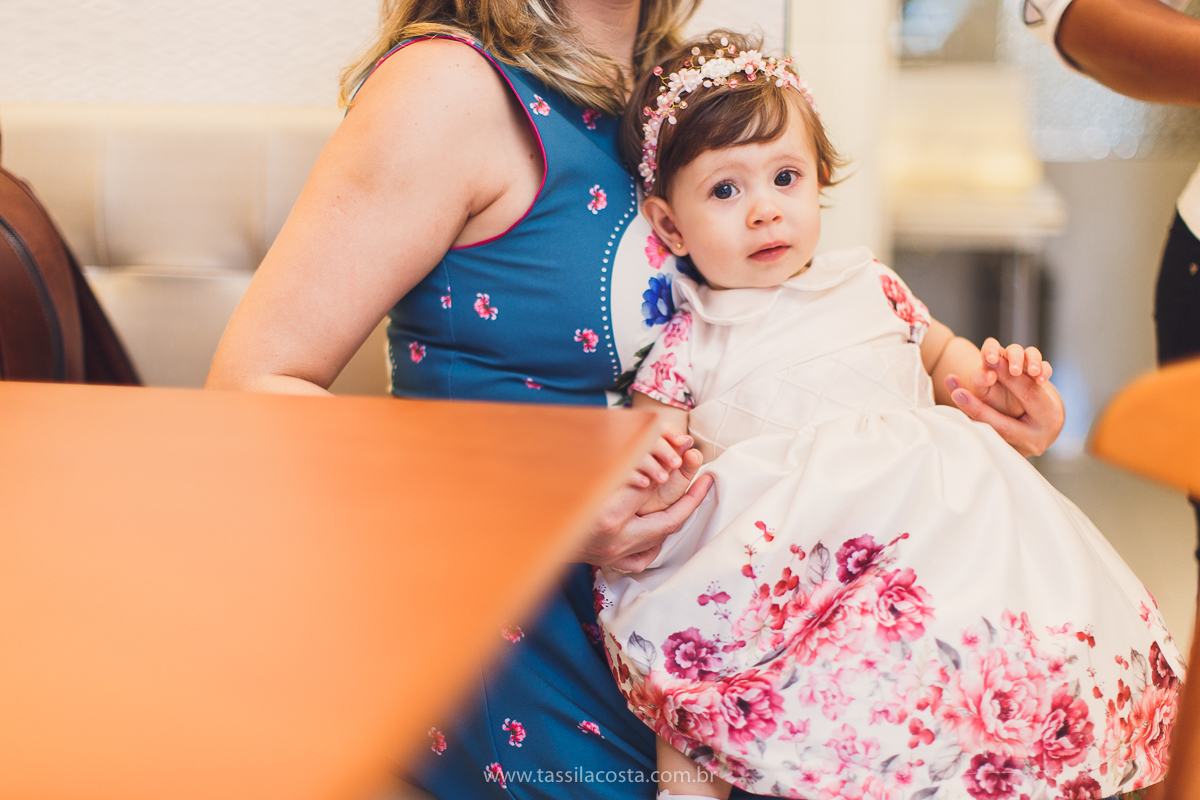 festa infantil linda, na Praia da Costa, Vila Velha, ES, tema Jardim, Jardim da Bettina, festa de menina, festa rosa para aniversário de 1 ano, primeiro ano da minha filha, vestido lindo para vestir no aniversário de 1 ano, fotografia de festa infantil