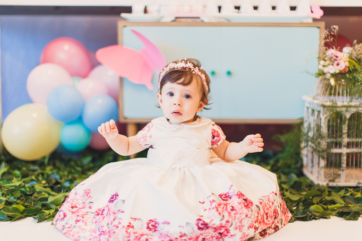 festa infantil linda, na Praia da Costa, Vila Velha, ES, tema Jardim, Jardim da Bettina, festa de menina, festa rosa para aniversário de 1 ano, primeiro ano da minha filha, vestido lindo para vestir no aniversário de 1 ano, fotografia de festa infantil