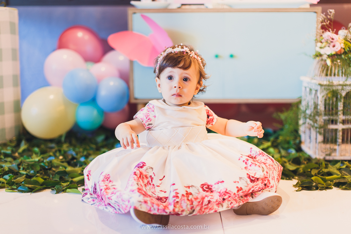 festa infantil linda, na Praia da Costa, Vila Velha, ES, tema Jardim, Jardim da Bettina, festa de menina, festa rosa para aniversário de 1 ano, primeiro ano da minha filha, vestido lindo para vestir no aniversário de 1 ano, fotografia de festa infantil