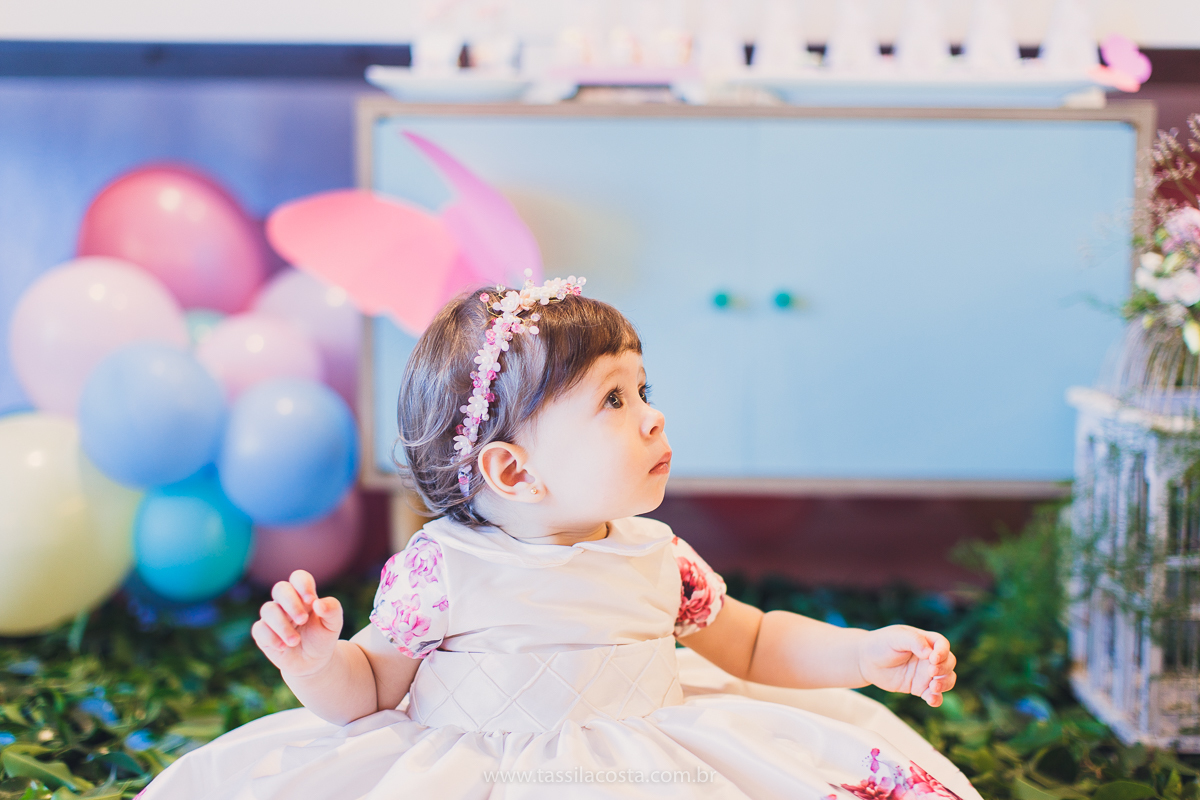 festa infantil linda, na Praia da Costa, Vila Velha, ES, tema Jardim, Jardim da Bettina, festa de menina, festa rosa para aniversário de 1 ano, primeiro ano da minha filha, vestido lindo para vestir no aniversário de 1 ano, fotografia de festa infantil