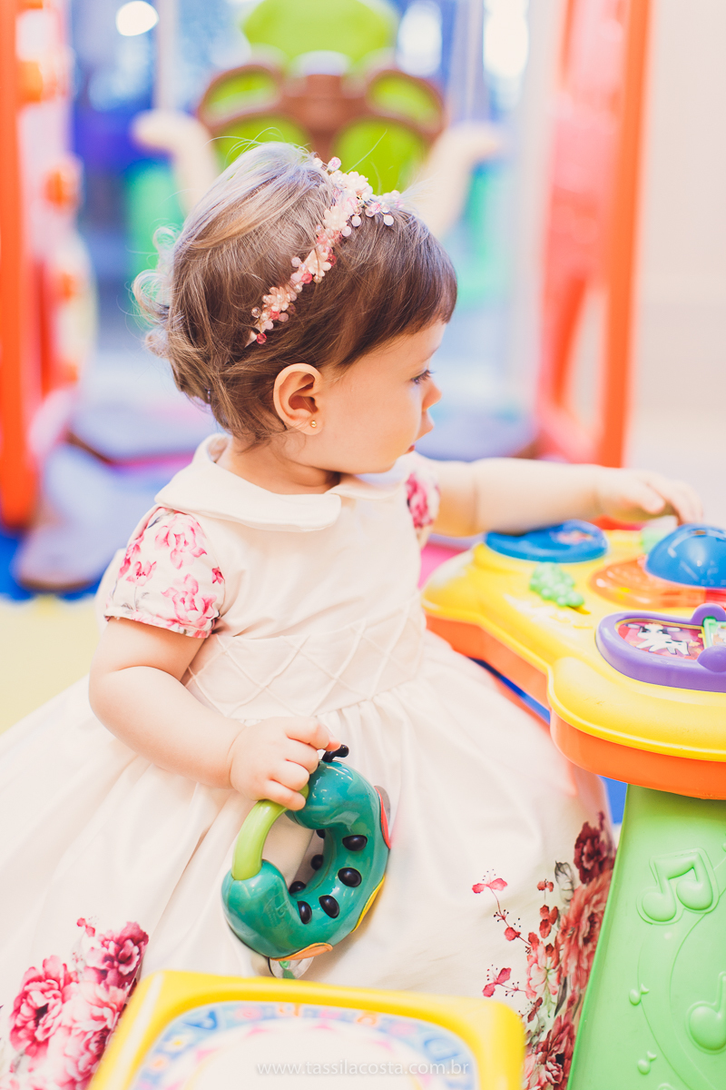 festa infantil linda, na Praia da Costa, Vila Velha, ES, tema Jardim, Jardim da Bettina, festa de menina, festa rosa para aniversário de 1 ano, primeiro ano da minha filha, vestido lindo para vestir no aniversário de 1 ano, fotografia de festa infantil