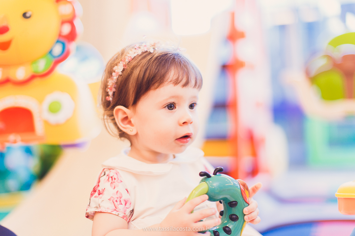 festa infantil linda, na Praia da Costa, Vila Velha, ES, tema Jardim, Jardim da Bettina, festa de menina, festa rosa para aniversário de 1 ano, primeiro ano da minha filha, vestido lindo para vestir no aniversário de 1 ano, fotografia de festa infantil