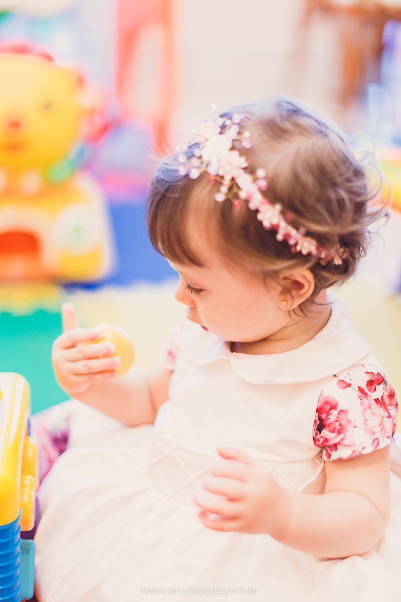 festa infantil linda, na Praia da Costa, Vila Velha, ES, tema Jardim, Jardim da Bettina, festa de menina, festa rosa para aniversário de 1 ano, primeiro ano da minha filha, vestido lindo para vestir no aniversário de 1 ano, fotografia de festa infantil