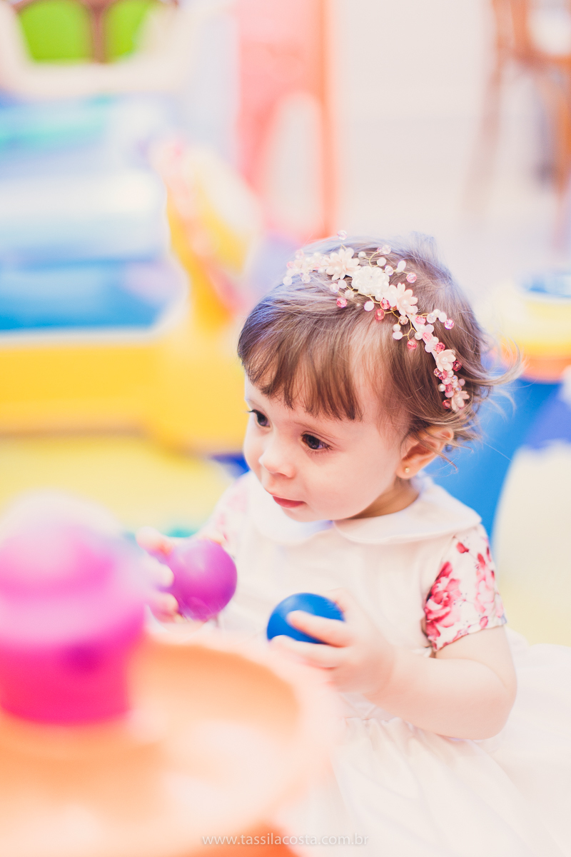 festa infantil linda, na Praia da Costa, Vila Velha, ES, tema Jardim, Jardim da Bettina, festa de menina, festa rosa para aniversário de 1 ano, primeiro ano da minha filha, vestido lindo para vestir no aniversário de 1 ano, fotografia de festa infantil