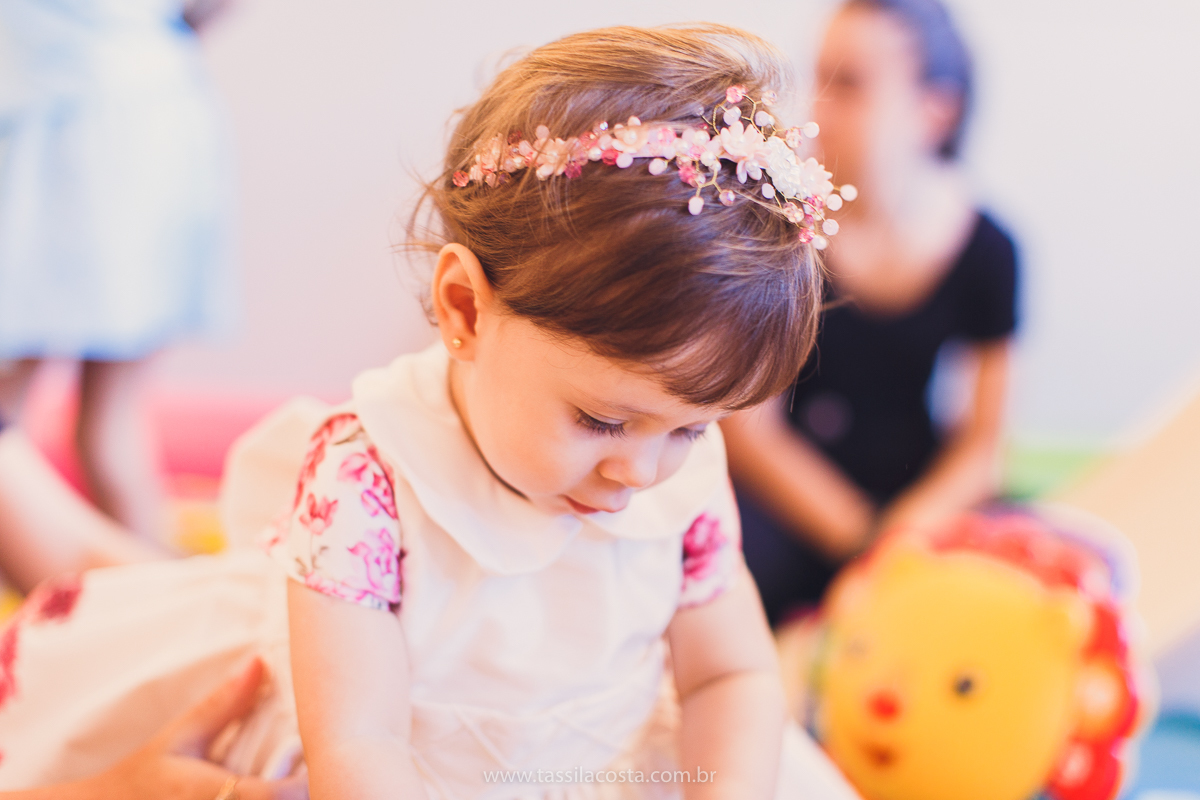 festa infantil linda, na Praia da Costa, Vila Velha, ES, tema Jardim, Jardim da Bettina, festa de menina, festa rosa para aniversário de 1 ano, primeiro ano da minha filha, vestido lindo para vestir no aniversário de 1 ano, fotografia de festa infantil