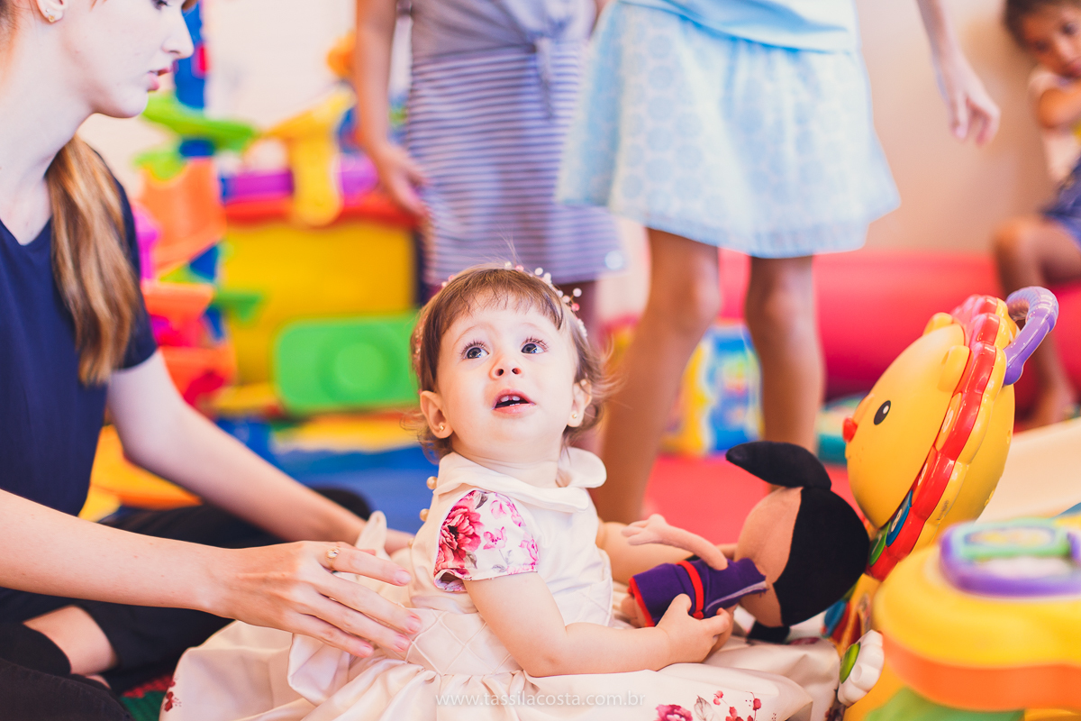 festa infantil linda, na Praia da Costa, Vila Velha, ES, tema Jardim, Jardim da Bettina, festa de menina, festa rosa para aniversário de 1 ano, primeiro ano da minha filha, vestido lindo para vestir no aniversário de 1 ano, fotografia de festa infantil