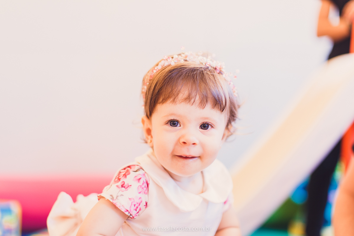 festa infantil linda, na Praia da Costa, Vila Velha, ES, tema Jardim, Jardim da Bettina, festa de menina, festa rosa para aniversário de 1 ano, primeiro ano da minha filha, vestido lindo para vestir no aniversário de 1 ano, fotografia de festa infantil