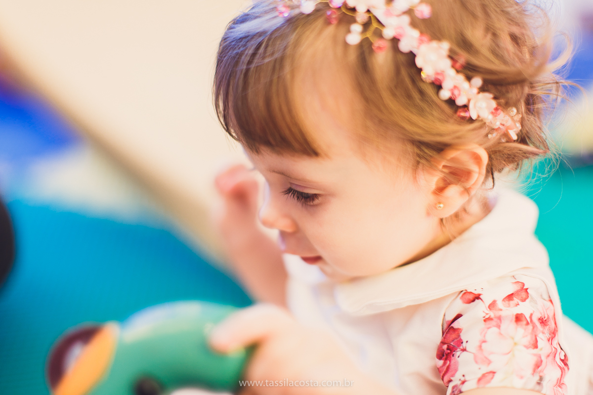 festa infantil linda, na Praia da Costa, Vila Velha, ES, tema Jardim, Jardim da Bettina, festa de menina, festa rosa para aniversário de 1 ano, primeiro ano da minha filha, vestido lindo para vestir no aniversário de 1 ano, fotografia de festa infantil
