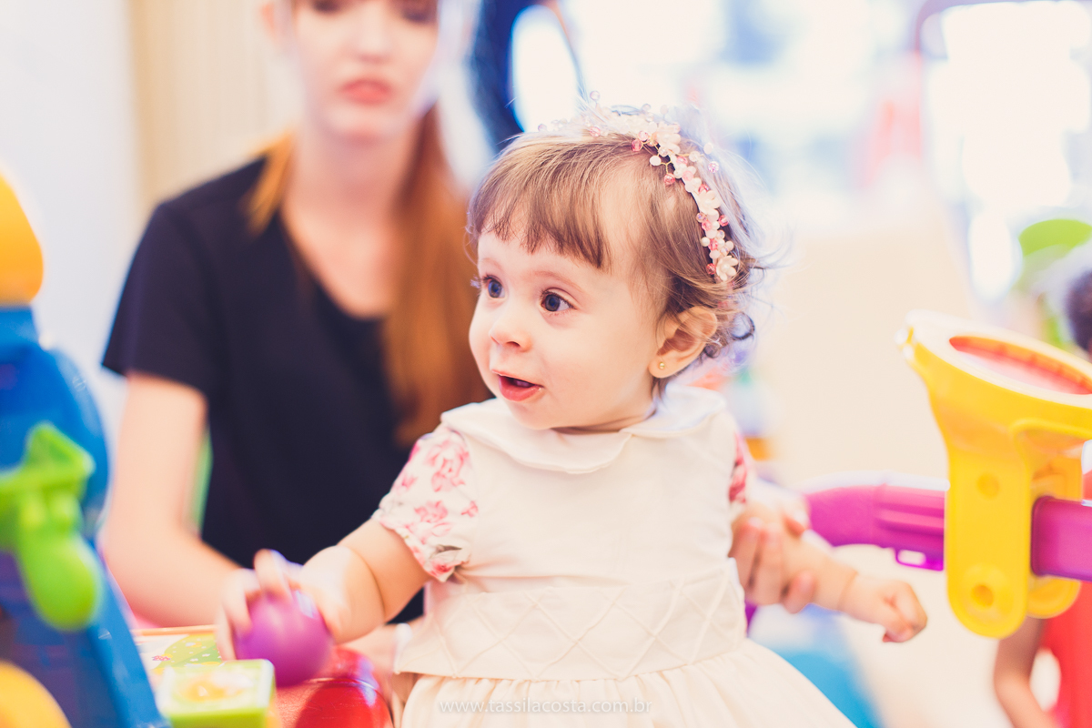 festa infantil linda, na Praia da Costa, Vila Velha, ES, tema Jardim, Jardim da Bettina, festa de menina, festa rosa para aniversário de 1 ano, primeiro ano da minha filha, vestido lindo para vestir no aniversário de 1 ano, fotografia de festa infantil