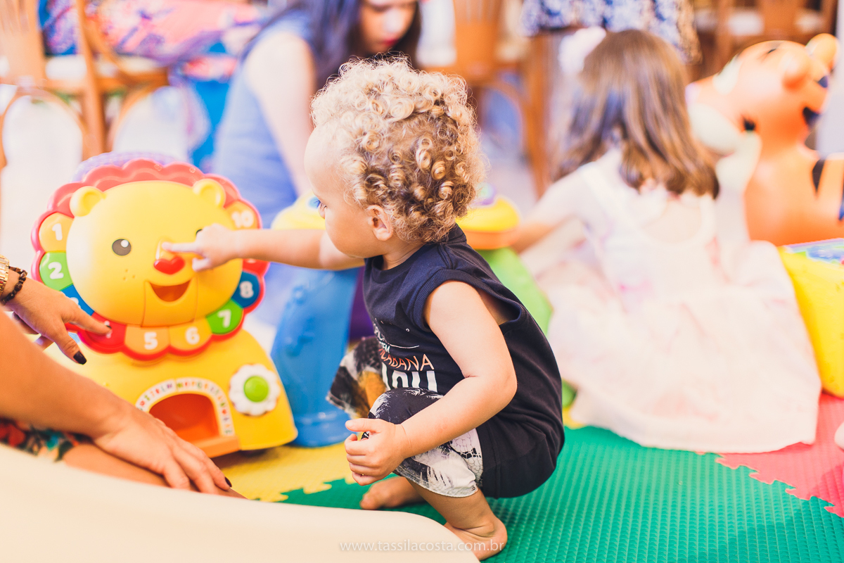 festa infantil linda, na Praia da Costa, Vila Velha, ES, tema Jardim, Jardim da Bettina, festa de menina, festa rosa para aniversário de 1 ano, primeiro ano da minha filha, vestido lindo para vestir no aniversário de 1 ano, fotografia de festa infantil