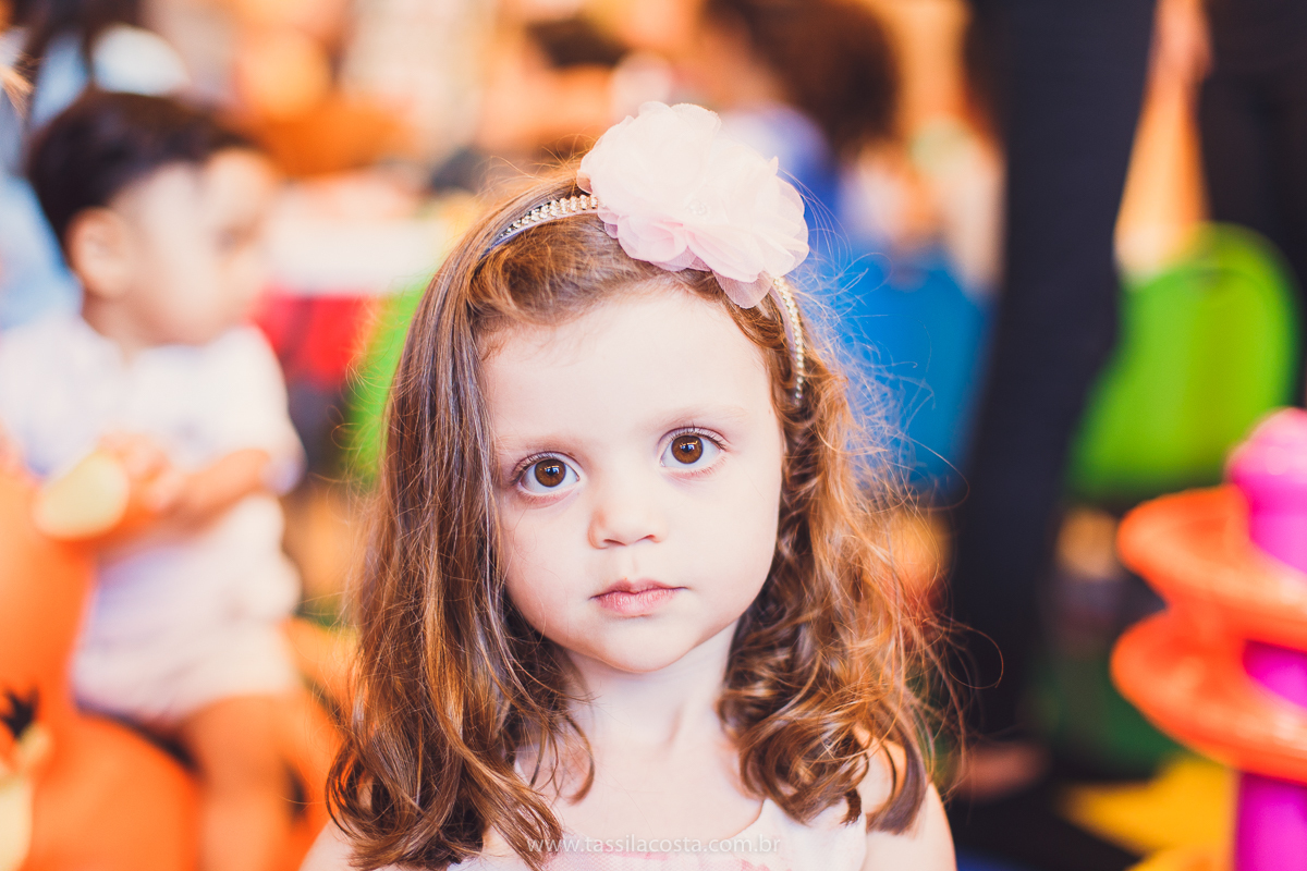 festa infantil linda, na Praia da Costa, Vila Velha, ES, tema Jardim, Jardim da Bettina, festa de menina, festa rosa para aniversário de 1 ano, primeiro ano da minha filha, vestido lindo para vestir no aniversário de 1 ano, fotografia de festa infantil