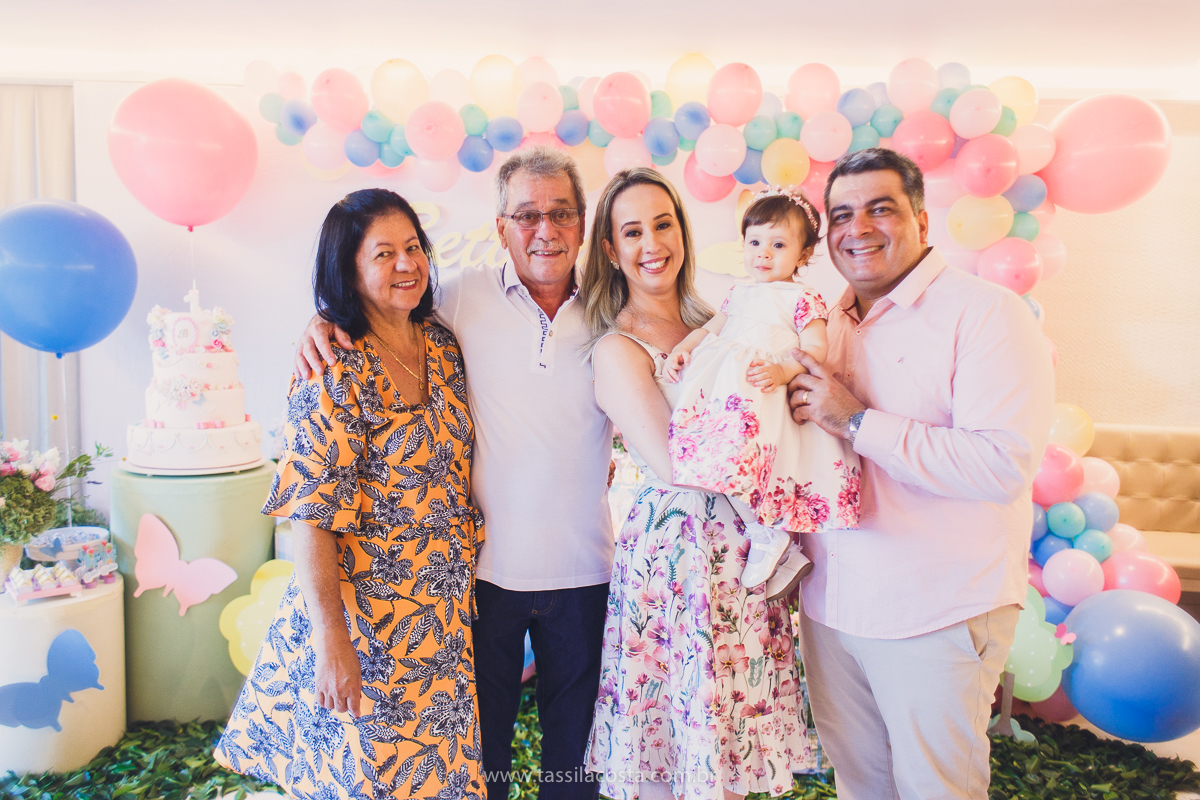 festa infantil linda, na Praia da Costa, Vila Velha, ES, tema Jardim, Jardim da Bettina, festa de menina, festa rosa para aniversário de 1 ano, primeiro ano da minha filha, vestido lindo para vestir no aniversário de 1 ano, fotografia de festa infantil