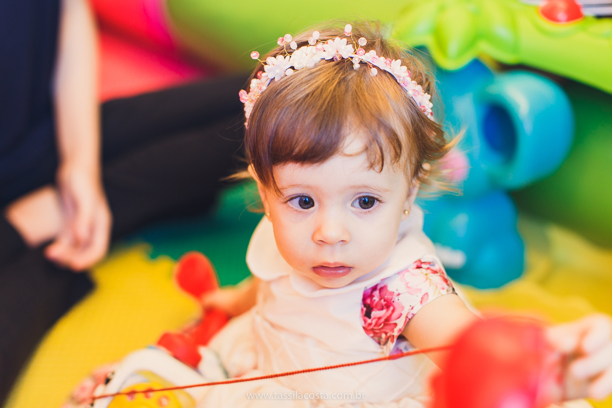festa infantil linda, na Praia da Costa, Vila Velha, ES, tema Jardim, Jardim da Bettina, festa de menina, festa rosa para aniversário de 1 ano, primeiro ano da minha filha, vestido lindo para vestir no aniversário de 1 ano, fotografia de festa infantil