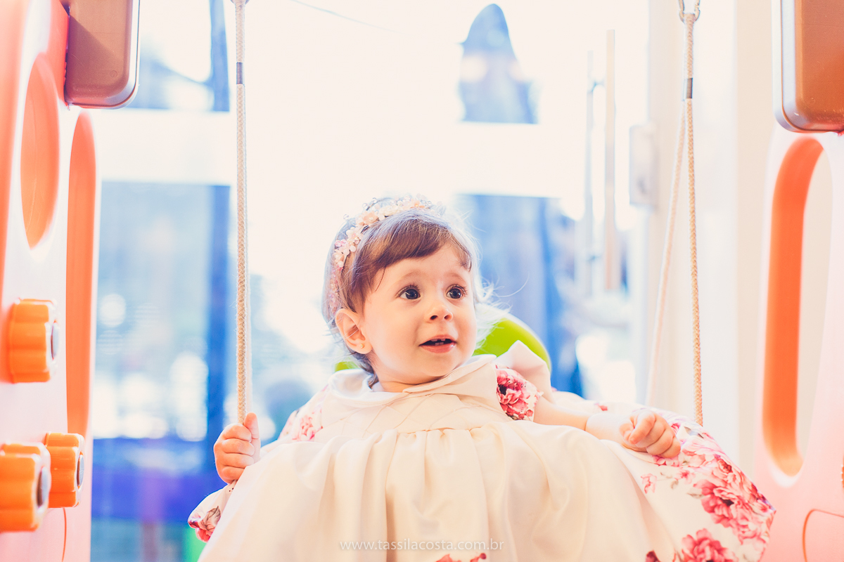 festa infantil linda, na Praia da Costa, Vila Velha, ES, tema Jardim, Jardim da Bettina, festa de menina, festa rosa para aniversário de 1 ano, primeiro ano da minha filha, vestido lindo para vestir no aniversário de 1 ano, fotografia de festa infantil