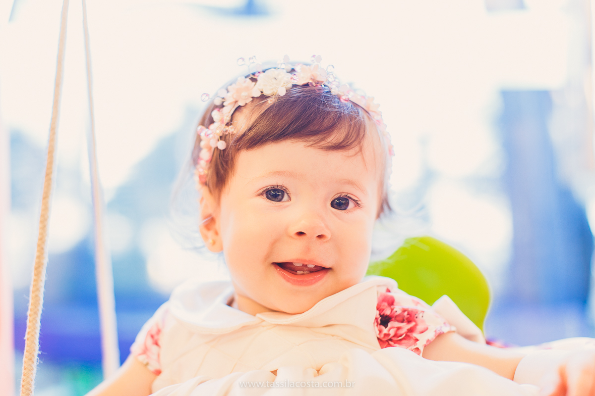 festa infantil linda, na Praia da Costa, Vila Velha, ES, tema Jardim, Jardim da Bettina, festa de menina, festa rosa para aniversário de 1 ano, primeiro ano da minha filha, vestido lindo para vestir no aniversário de 1 ano, fotografia de festa infantil