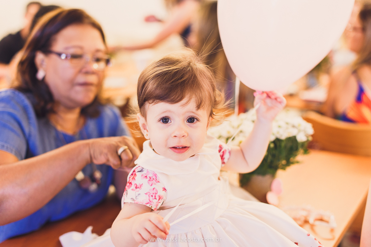 festa infantil linda, na Praia da Costa, Vila Velha, ES, tema Jardim, Jardim da Bettina, festa de menina, festa rosa para aniversário de 1 ano, primeiro ano da minha filha, vestido lindo para vestir no aniversário de 1 ano, fotografia de festa infantil