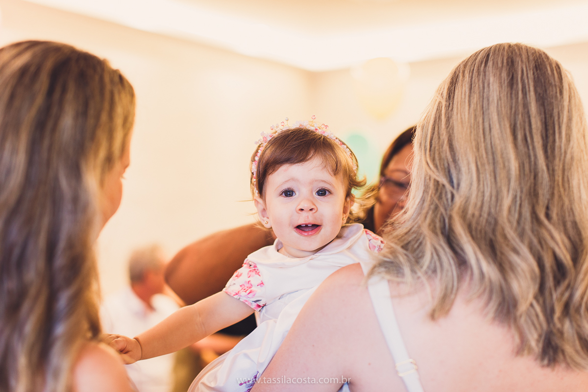festa infantil linda, na Praia da Costa, Vila Velha, ES, tema Jardim, Jardim da Bettina, festa de menina, festa rosa para aniversário de 1 ano, primeiro ano da minha filha, vestido lindo para vestir no aniversário de 1 ano, fotografia de festa infantil