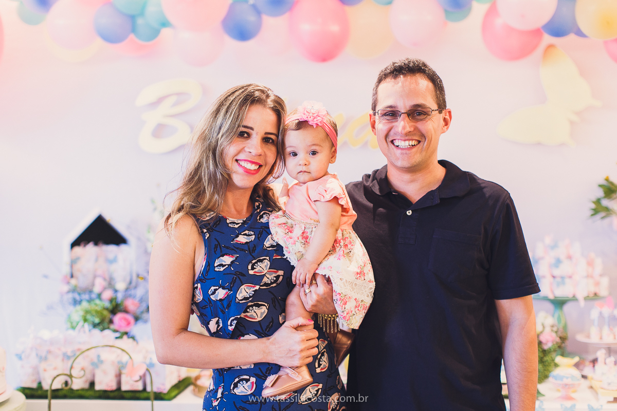 festa infantil linda, na Praia da Costa, Vila Velha, ES, tema Jardim, Jardim da Bettina, festa de menina, festa rosa para aniversário de 1 ano, primeiro ano da minha filha, vestido lindo para vestir no aniversário de 1 ano, fotografia de festa infantil