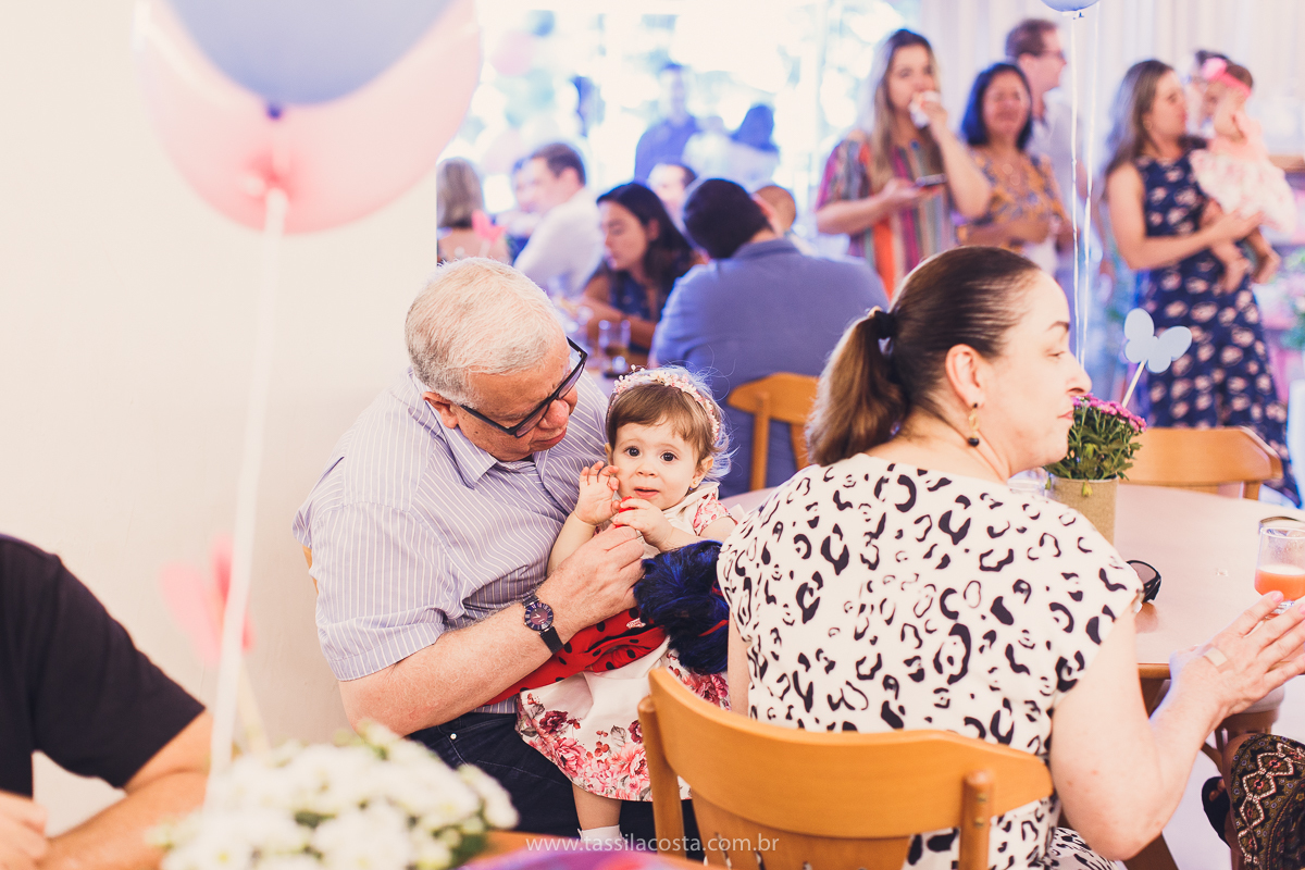 festa infantil linda, na Praia da Costa, Vila Velha, ES, tema Jardim, Jardim da Bettina, festa de menina, festa rosa para aniversário de 1 ano, primeiro ano da minha filha, vestido lindo para vestir no aniversário de 1 ano, fotografia de festa infantil