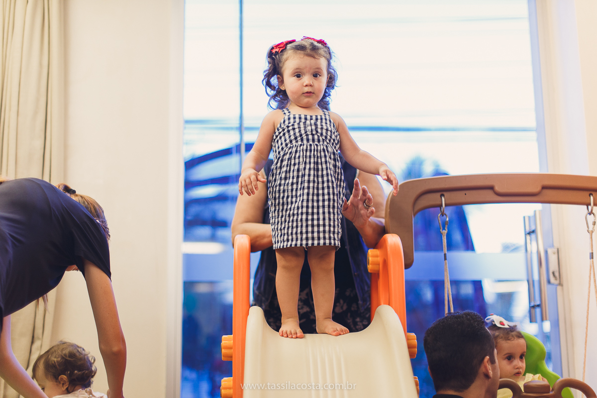 festa infantil linda, na Praia da Costa, Vila Velha, ES, tema Jardim, Jardim da Bettina, festa de menina, festa rosa para aniversário de 1 ano, primeiro ano da minha filha, vestido lindo para vestir no aniversário de 1 ano, fotografia de festa infantilfes