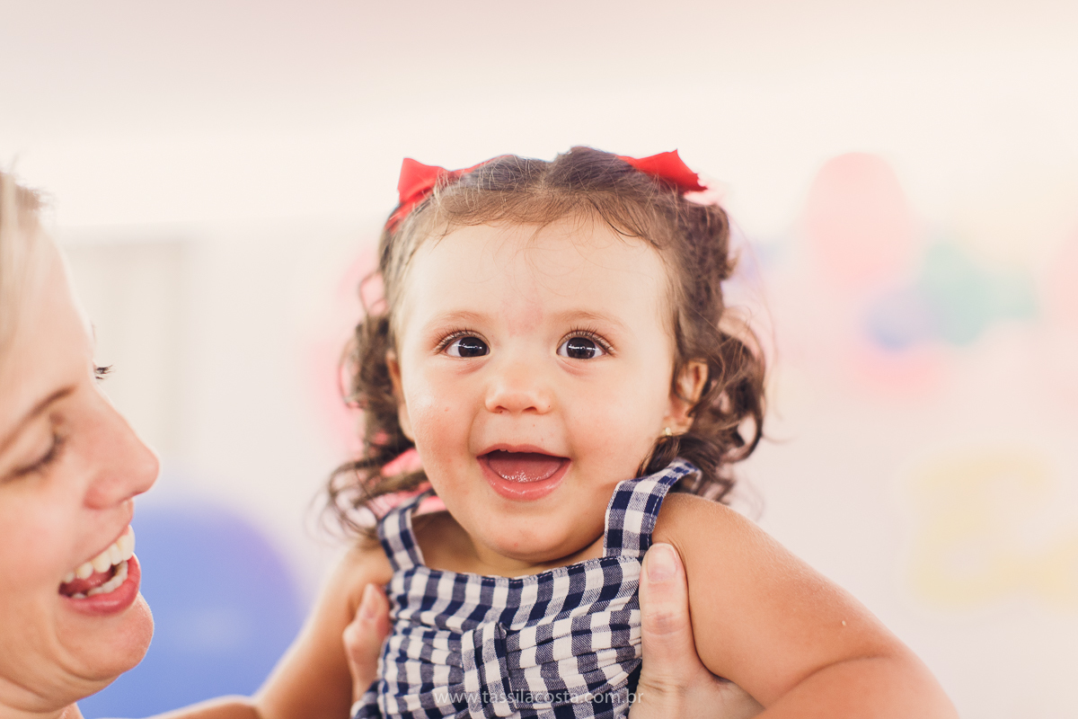 festa infantil linda, na Praia da Costa, Vila Velha, ES, tema Jardim, Jardim da Bettina, festa de menina, festa rosa para aniversário de 1 ano, primeiro ano da minha filha, vestido lindo para vestir no aniversário de 1 ano, fotografia de festa infantil