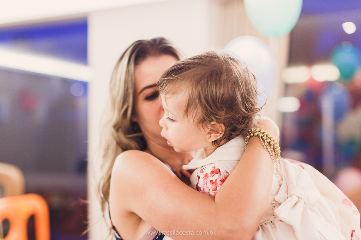 festa infantil linda, na Praia da Costa, Vila Velha, ES, tema Jardim, Jardim da Bettina, festa de menina, festa rosa para aniversário de 1 ano, primeiro ano da minha filha, vestido lindo para vestir no aniversário de 1 ano, fotografia de festa infantil