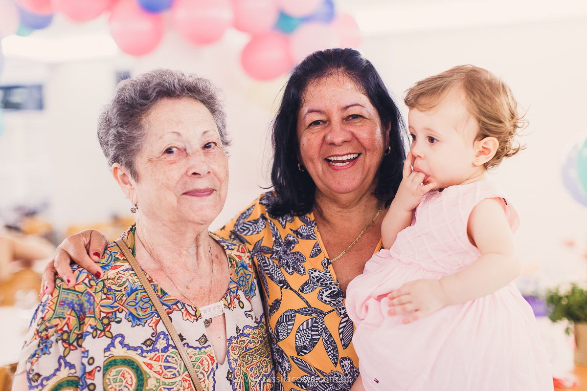 festa infantil linda, na Praia da Costa, Vila Velha, ES, tema Jardim, Jardim da Bettina, festa de menina, festa rosa para aniversário de 1 ano, primeiro ano da minha filha, vestido lindo para vestir no aniversário de 1 ano, fotografia de festa infantil