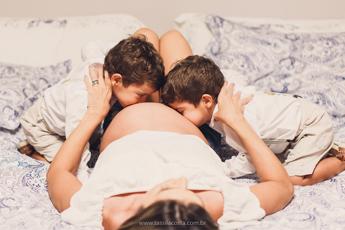 chá de fraldas da Júlia, da Dante Micheline, Praia de Camburi, Vitória ES, tássila costa fotografia, mãe de 3 meninos, mãe de gêmeos, ensaio de gestante feito em casa, fotografia de grávida em vila velha, fotos lindas