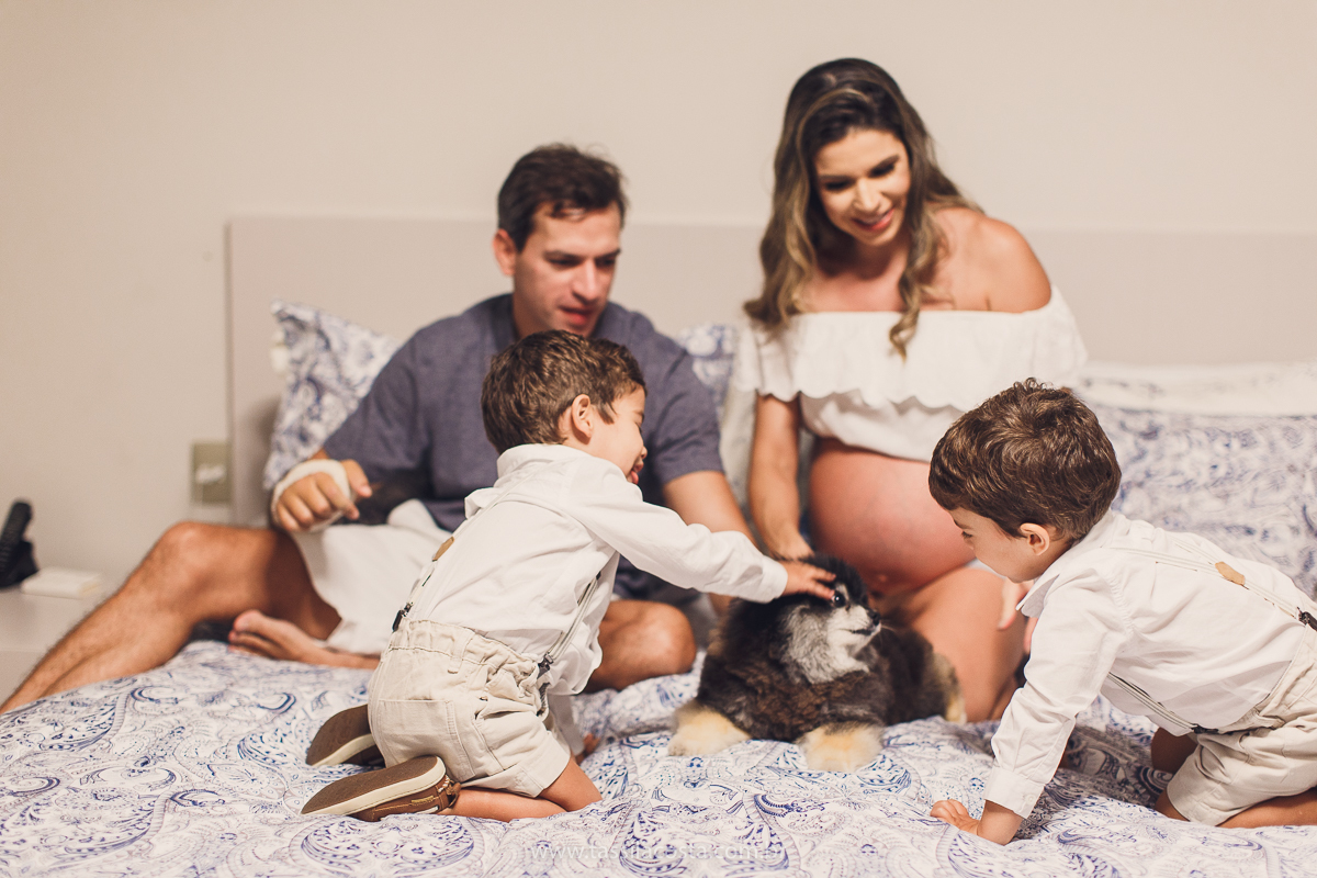 chá de fraldas da Júlia, da Dante Micheline, Praia de Camburi, Vitória ES, tássila costa fotografia, mãe de 3 meninos, mãe de gêmeos, ensaio de gestante feito em casa, fotografia de grávida em vila velha, fotos lindas