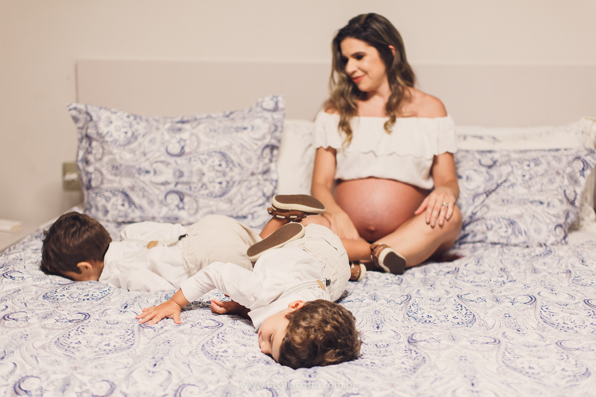 chá de fraldas da Júlia, da Dante Micheline, Praia de Camburi, Vitória ES, tássila costa fotografia, mãe de 3 meninos, mãe de gêmeos, ensaio de gestante feito em casa, fotografia de grávida em vila velha, fotos lindas
