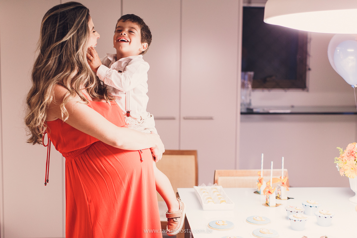 chá de fraldas da Júlia, da Dante Micheline, Praia de Camburi, Vitória ES, tássila costa fotografia, mãe de 3 meninos, mãe de gêmeos, ensaio de gestante feito em casa, fotografia de grávida em vila velha, fotos lindas