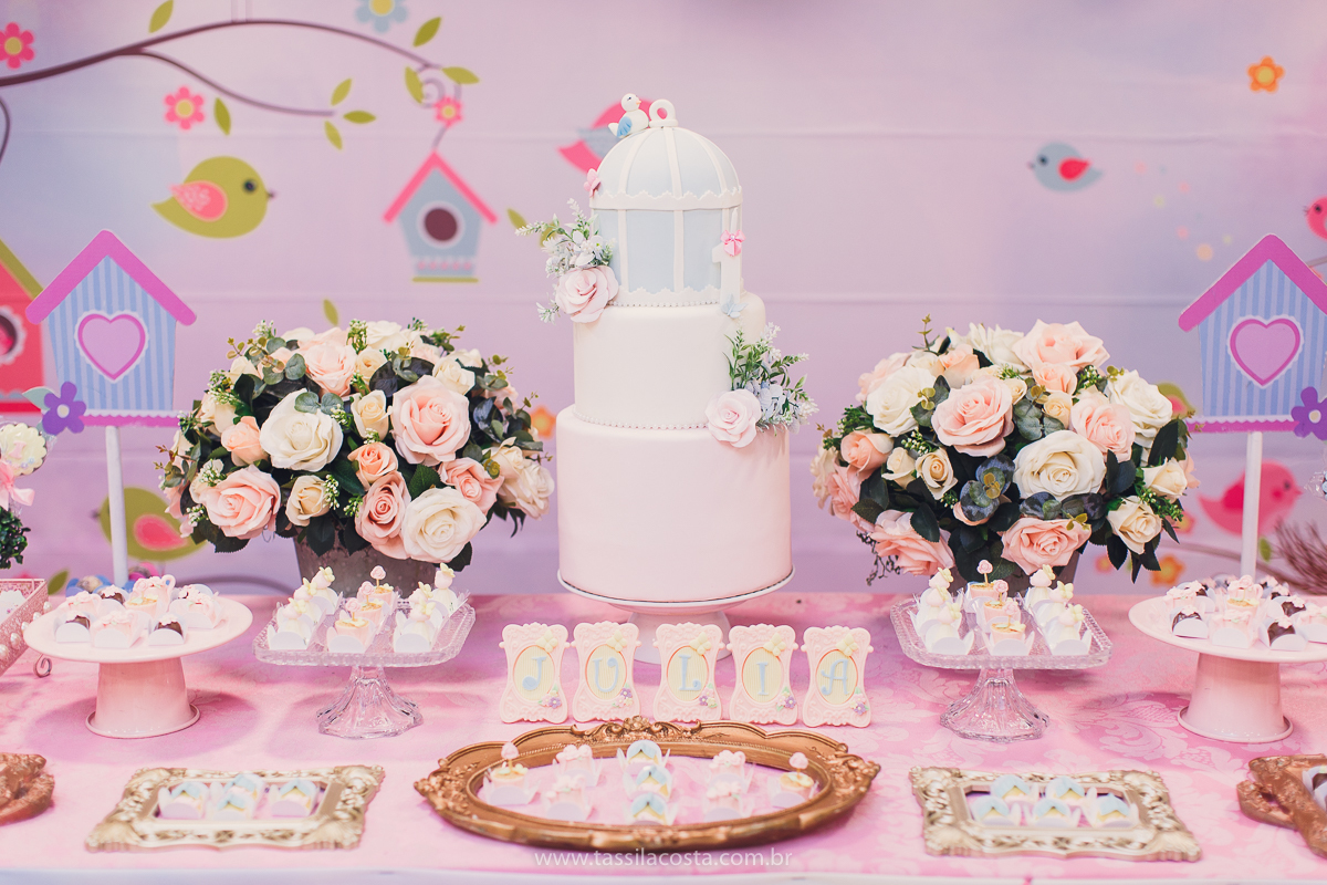 Júlia 1 ano, aniversário de menina em Vitória ES, festa de menina no tema jardim, look rosa para aniversariante de 1 ano, o que vestir no aniversário de 1 ano da minha filha, mãe de 2, tássila costa fotografia, fotos espontâneas no aniversário de 1 ano