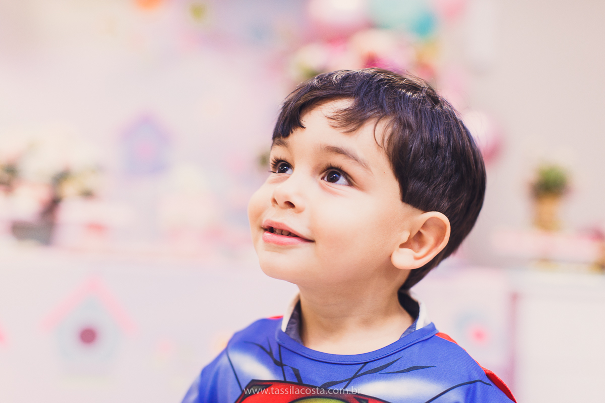 Júlia 1 ano, aniversário de menina em Vitória ES, festa de menina no tema jardim, look rosa para aniversariante de 1 ano, o que vestir no aniversário de 1 ano da minha filha, mãe de 2, tássila costa fotografia, fotos espontâneas no aniversário de 1 ano