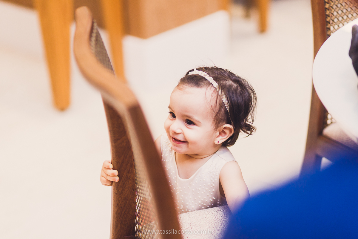 Júlia 1 ano, aniversário de menina em Vitória ES, festa de menina no tema jardim, look rosa para aniversariante de 1 ano, o que vestir no aniversário de 1 ano da minha filha, mãe de 2, tássila costa fotografia, fotos espontâneas no aniversário de 1 ano