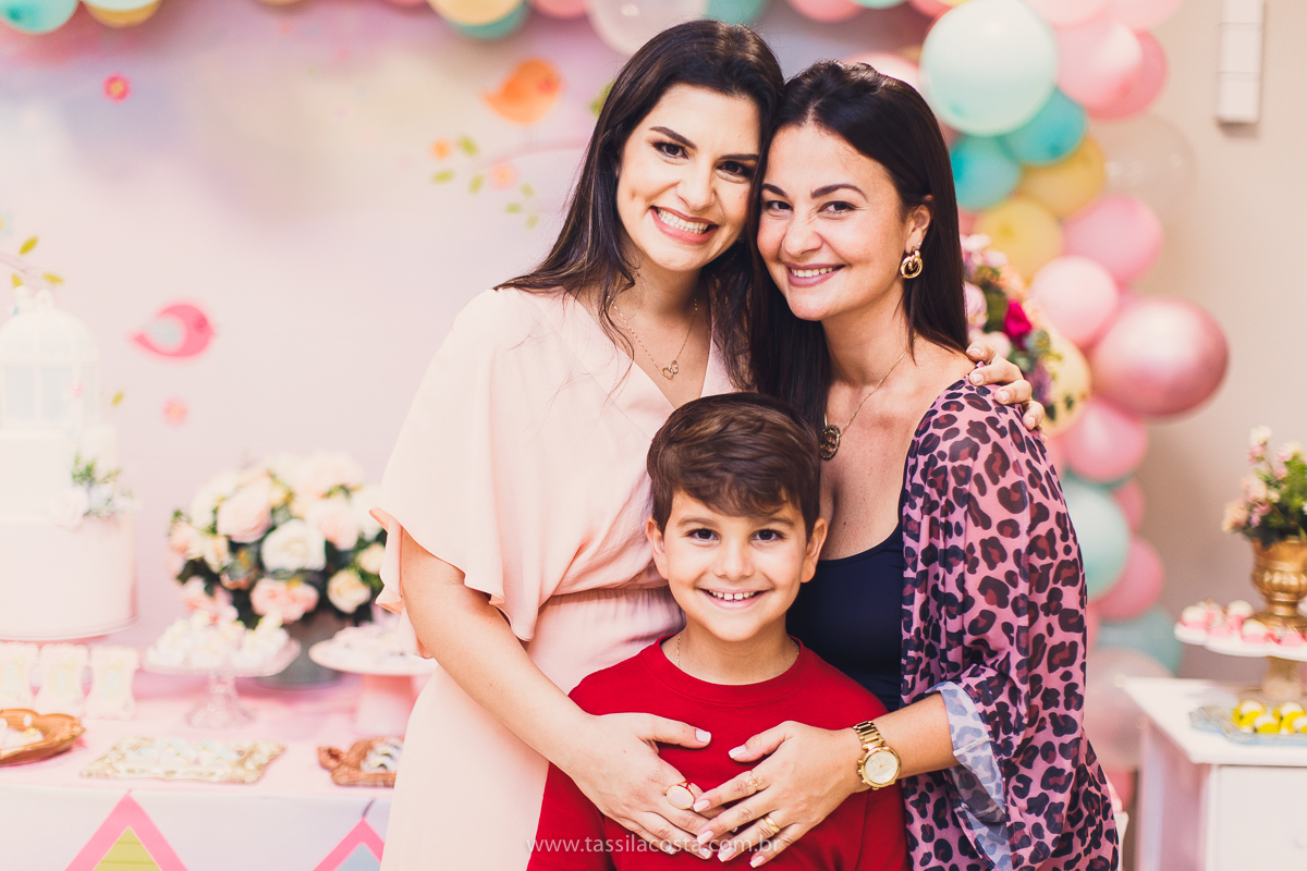 Júlia 1 ano, aniversário de menina em Vitória ES, festa de menina no tema jardim, look rosa para aniversariante de 1 ano, o que vestir no aniversário de 1 ano da minha filha, mãe de 2, tássila costa fotografia, fotos espontâneas no aniversário de 1 ano