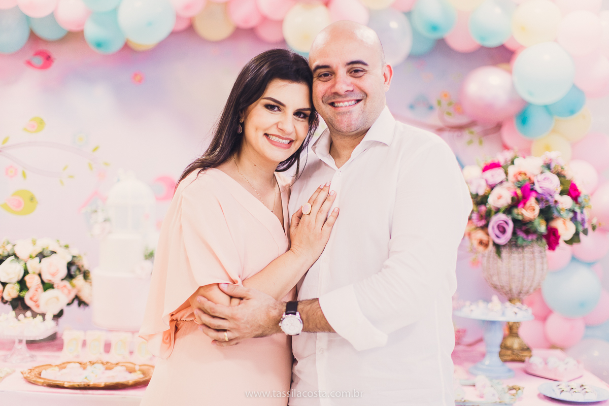 Júlia 1 ano, aniversário de menina em Vitória ES, festa de menina no tema jardim, look rosa para aniversariante de 1 ano, o que vestir no aniversário de 1 ano da minha filha, mãe de 2, tássila costa fotografia, fotos espontâneas no aniversário de 1 ano