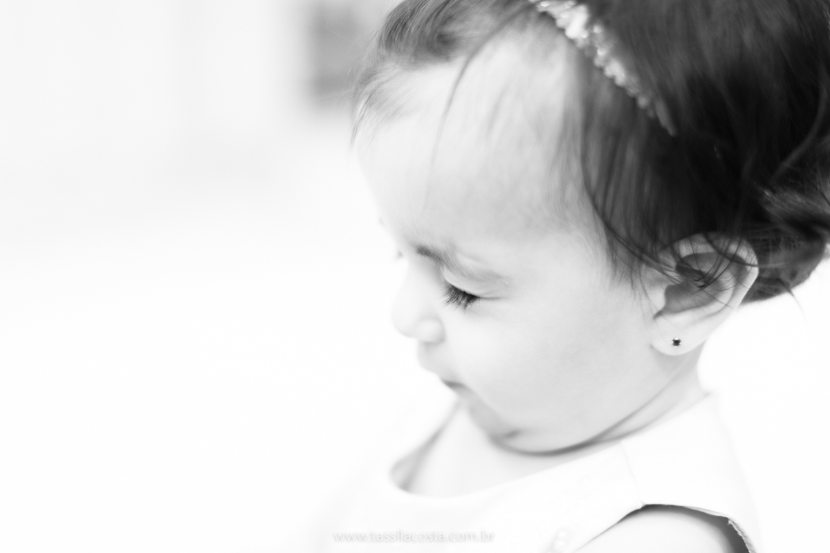 Júlia 1 ano, aniversário de menina em Vitória ES, festa de menina no tema jardim, look rosa para aniversariante de 1 ano, o que vestir no aniversário de 1 ano da minha filha, mãe de 2, tássila costa fotografia, fotos espontâneas no aniversário de 1 ano