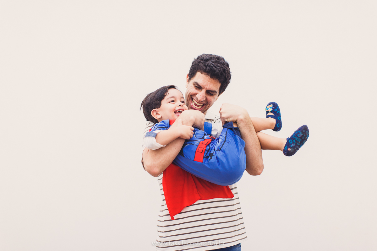 Júlia 1 ano, aniversário de menina em Vitória ES, festa de menina no tema jardim, look rosa para aniversariante de 1 ano, o que vestir no aniversário de 1 ano da minha filha, mãe de 2, tássila costa fotografia, fotos espontâneas no aniversário de 1 ano